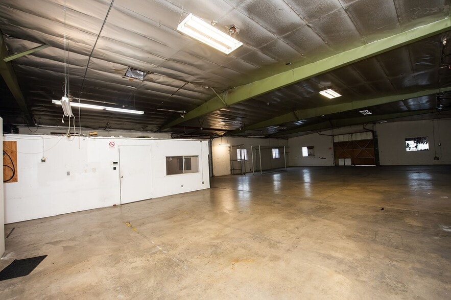 More Photos Of 992 W 9th St, Upland Warehouse For Lease