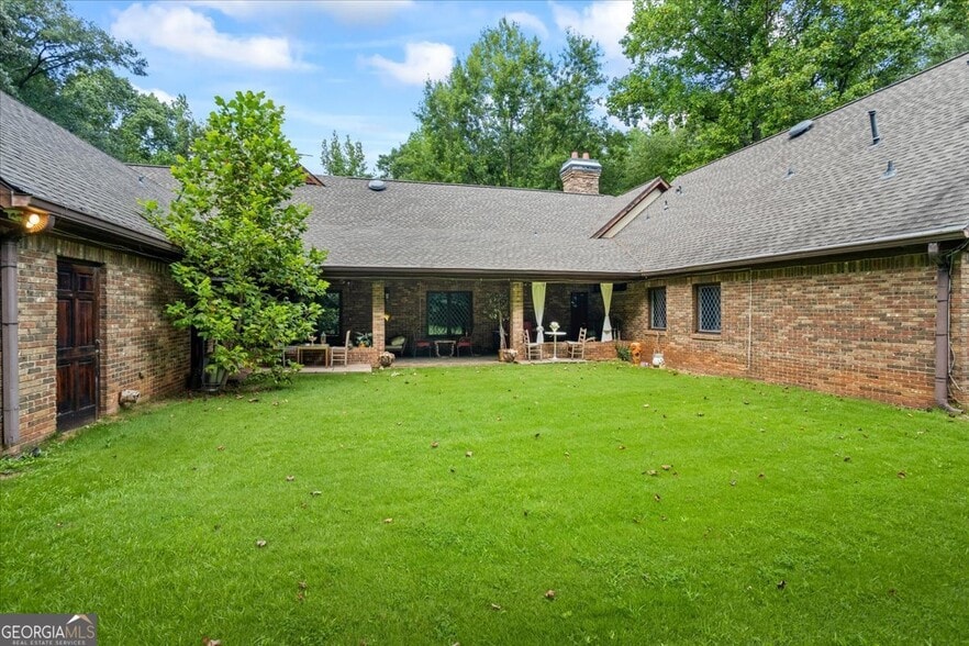 More Photos Of 3000 Cathedral Pl, Decatur Movie Radio TVStudio For Sale