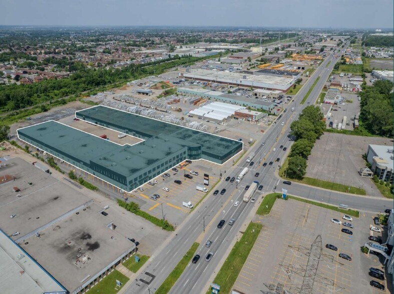 More Photos Of 7527-7583 Boul Henri-Bourassa E, Montréal Flex For Lease