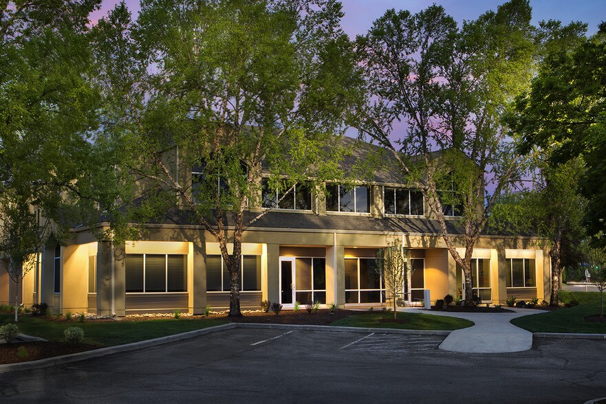 More Photos Of 600 Riverpark Ln, Boise Office For Lease