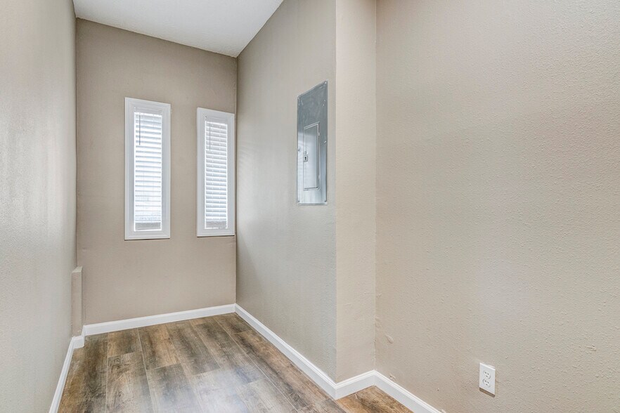 More Photos Of 3350 Mcfaddin Ave, Beaumont Apartments For Lease