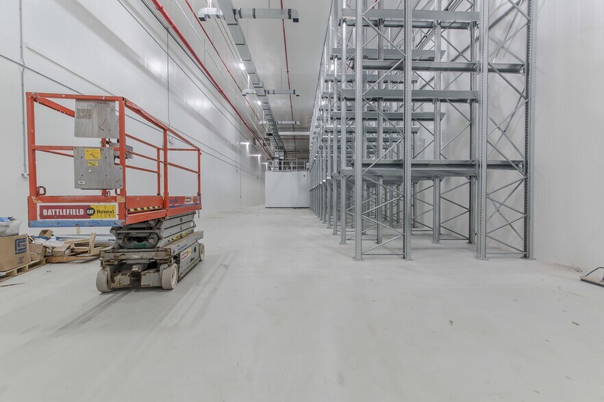 More Photos Of 516 John St N, Aylmer Manufacturing For Lease