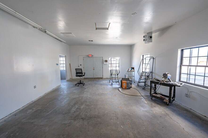 More Photos Of 5221 Hwy 68, Golden Valley Flex For Sale