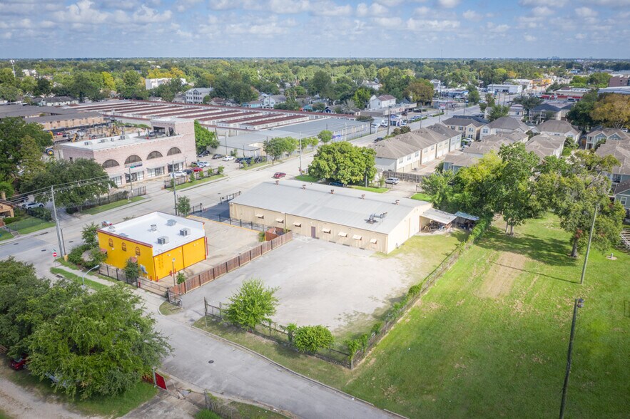More Photos Of 1624 Airline Dr, Houston Warehouse For Sale