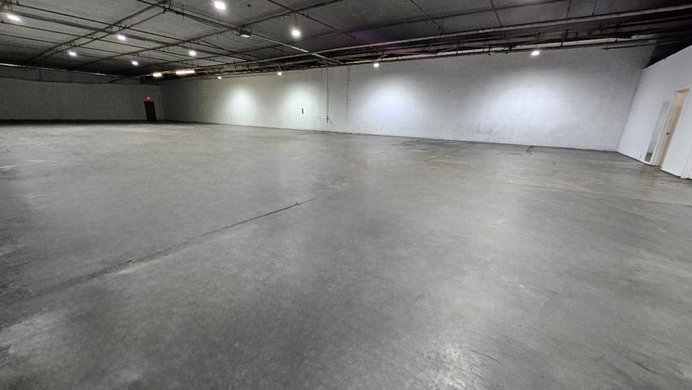 More Photos Of 1100 E 16th St, Los Angeles Warehouse For Lease