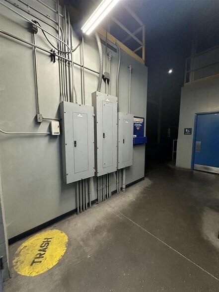 More Photos Of 1011 Veterans St, Mauston Manufacturing For Sale