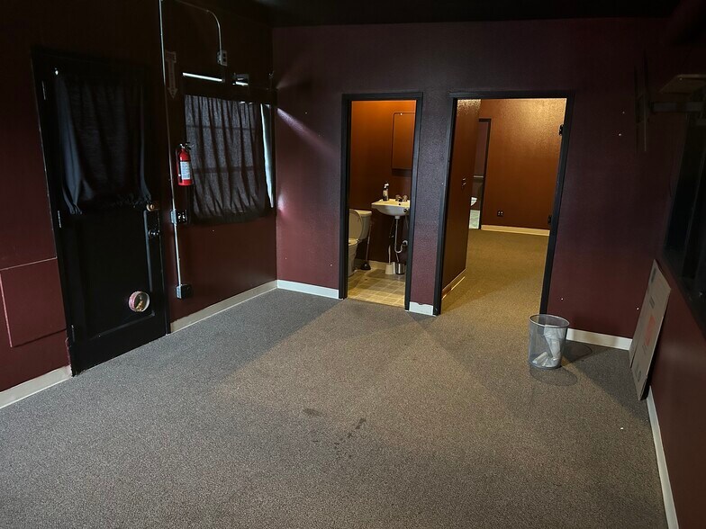 More Photos Of 2218 NW 21st Ave, Portland Warehouse For Lease