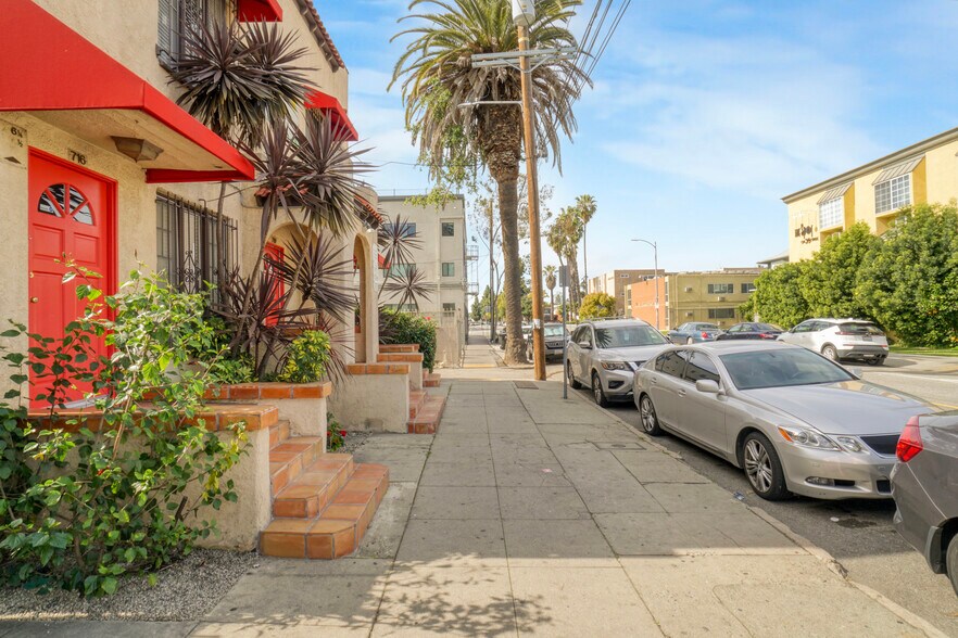 More Photos Of 716 W 30th St, Los Angeles Apartments For Sale