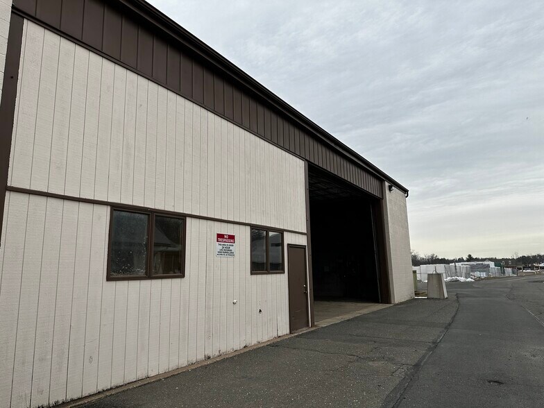 More Photos Of 61 Ffyler Pl, Suffield Unknown For Lease