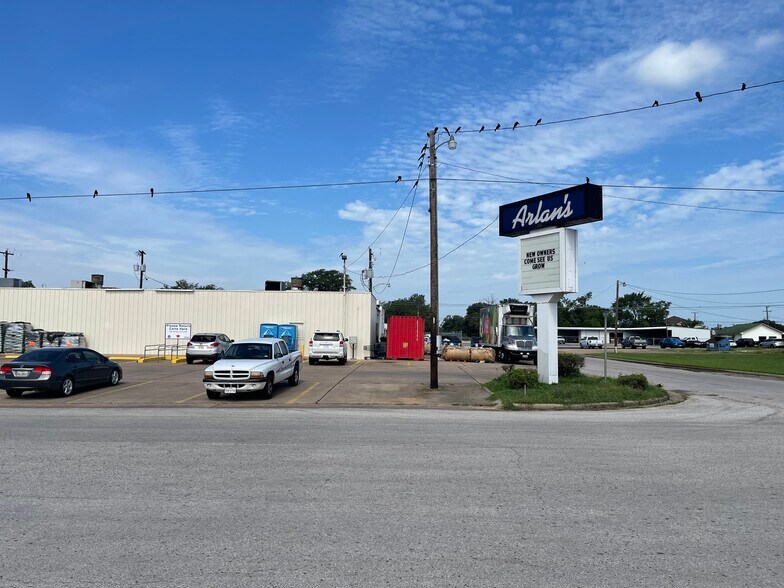 More Photos Of 1006 12th St, Hempstead General Retail For Sale