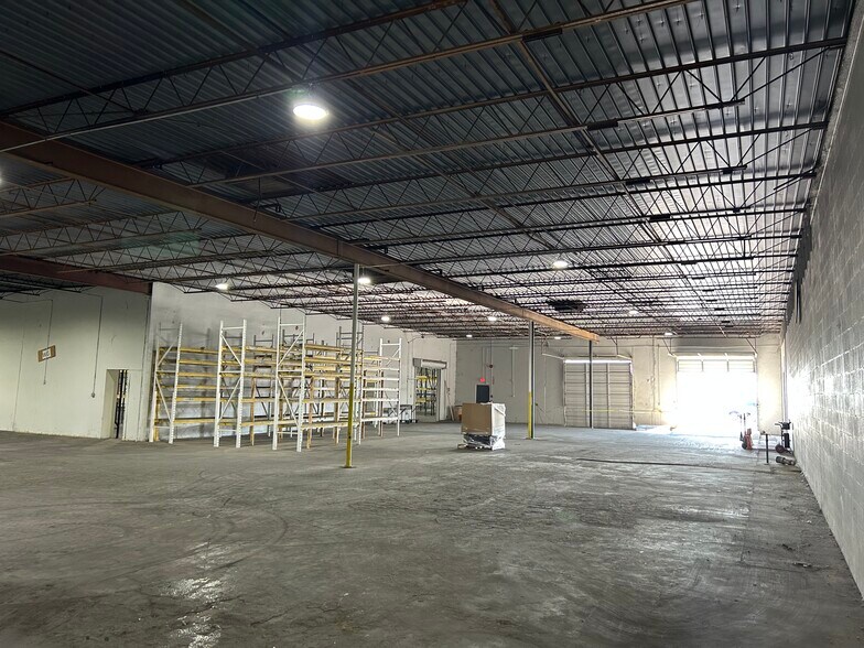 More Photos Of 9300 Southwest Dr, Fort Worth Warehouse For Lease