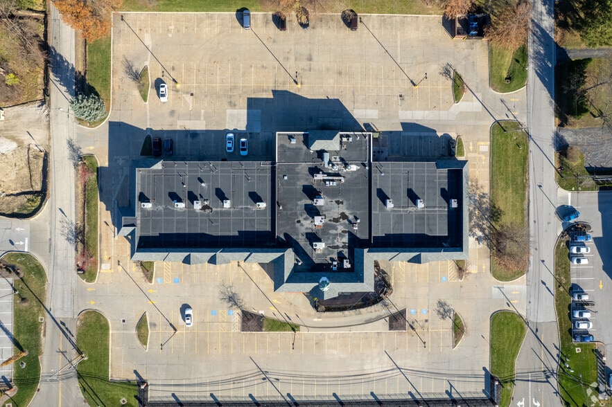 More Photos Of 497-519 E Aurora Rd, Macedonia General Retail For Lease