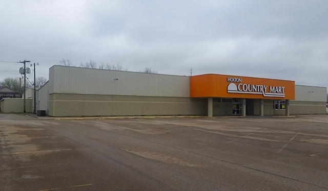 More Photos Of 112 US Highway 75, Holton Supermarket For Sale