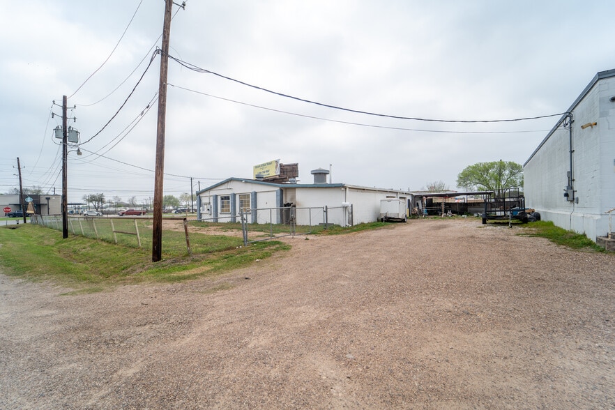 More Photos Of 3505 Houston Hwy, Victoria Warehouse For Sale