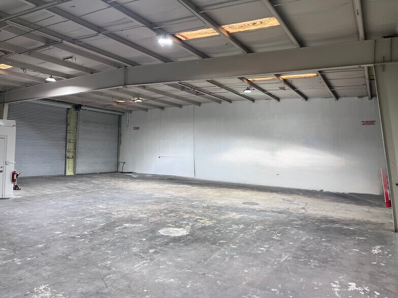 More Photos Of 3942 Arnold Ave, Naples Unknown For Lease