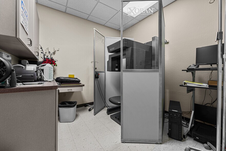 More Photos Of 1115 Kinwest Pky, Irving Medical For Lease