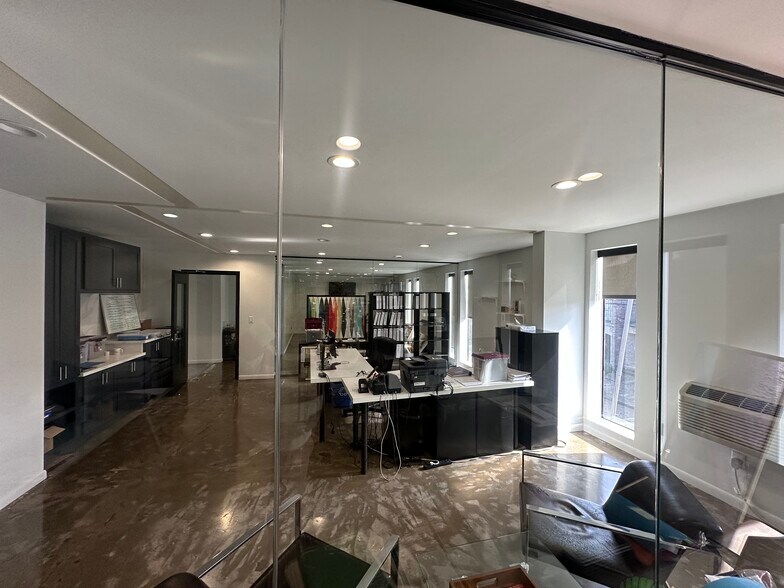 More Photos Of 1915 Commonwealth St, Houston Office For Lease