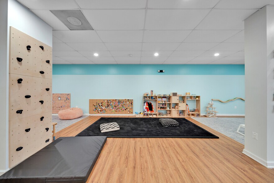 More Photos Of 1321 Rockville Pike, Rockville Freestanding For Lease