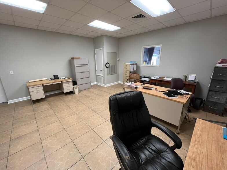 More Photos Of 2400 W Herman St, Pensacola Warehouse For Sale