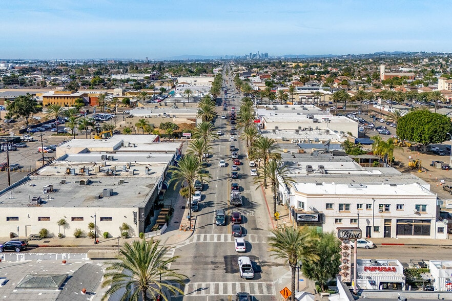 More Photos Of 605-607 W Whittier Blvd, Montebello Storefront For Sale