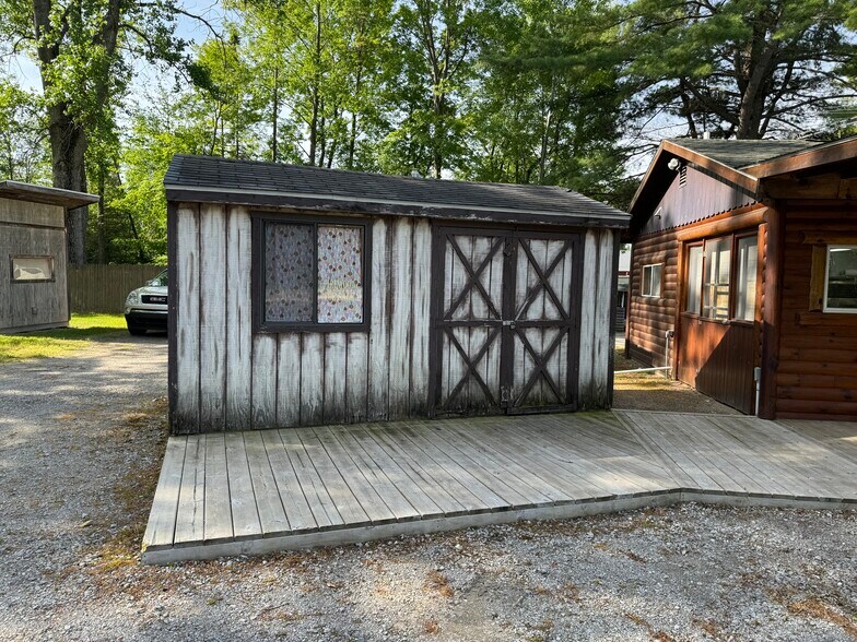 More Photos Of 482 N Sage Lake Rd, Hale Freestanding For Sale