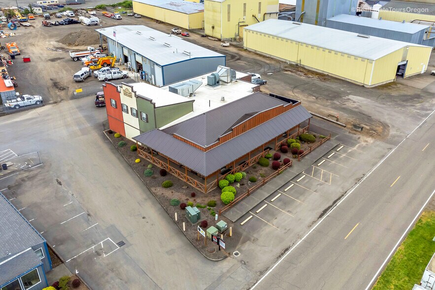 More Photos Of 10791 Oak St NE, Donald Showroom For Sale