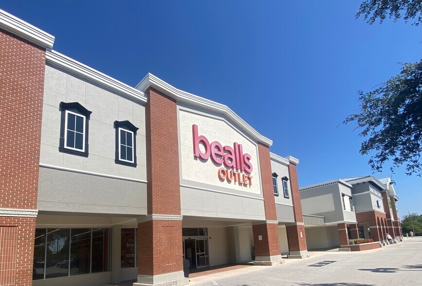 More Photos Of 1395 6th St NW, Winter Haven Unknown For Lease