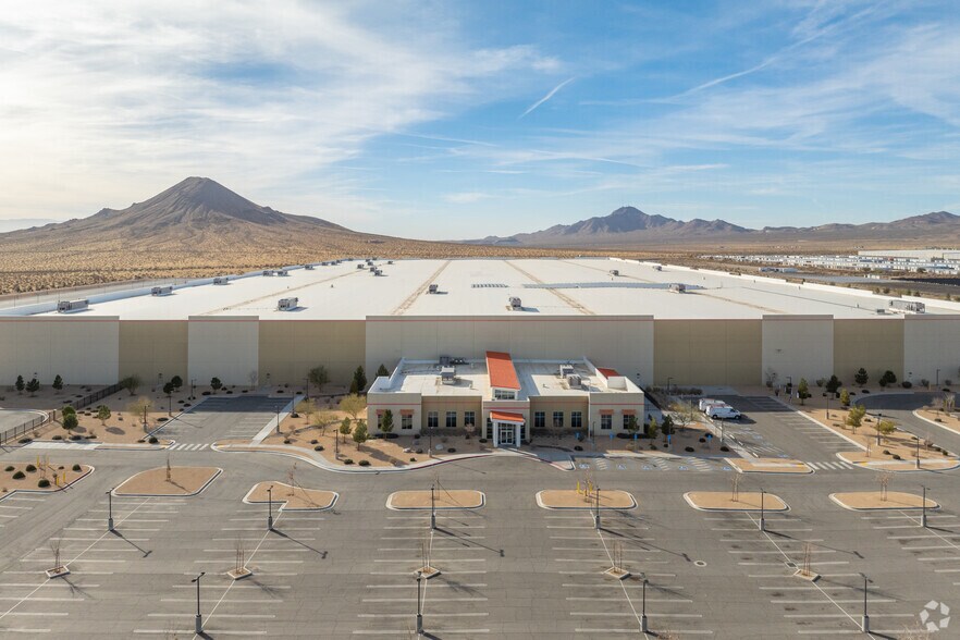 More Photos Of 18880 Navajo Rd, Apple Valley Distribution For Lease