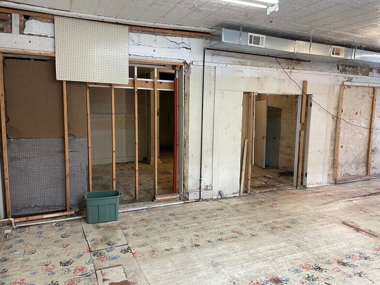 More Photos Of 60-64 Saline St, Petersburg Storefront Retail Residential For Sale