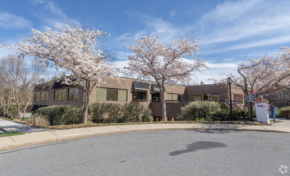 More Photos Of 10151 York Rd, Cockeysville Unknown For Lease
