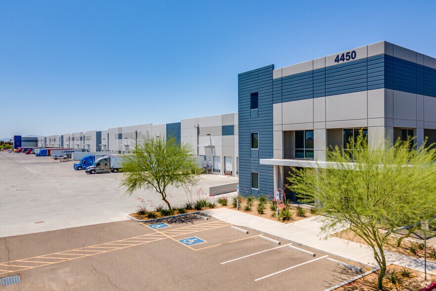 More Photos Of 4450 N 45th Ave, Phoenix Distribution For Lease