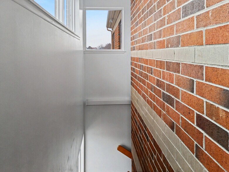 More Photos Of 1N131 County Farm Rd, Winfield Office For Sale