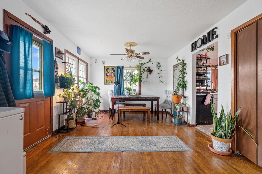 More Photos Of 38804 8th Ave, North Branch Office Residential For Sale