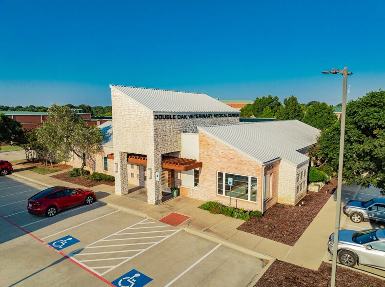 More Photos Of 8351 Justin Rd, Double Oak Veterinarian Kennel For Sale