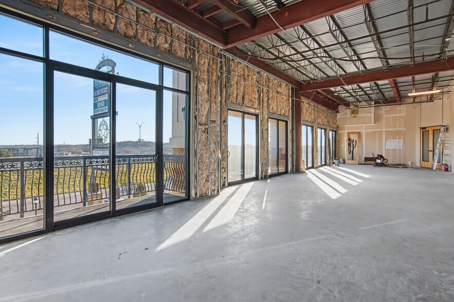 More Photos Of 295-307 E Renfro St, Burleson Office For Lease