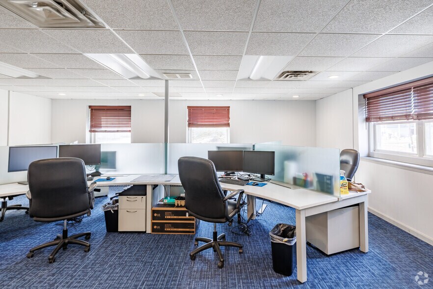 More Photos Of 151 Midler Park Dr, Syracuse Manufacturing For Sale