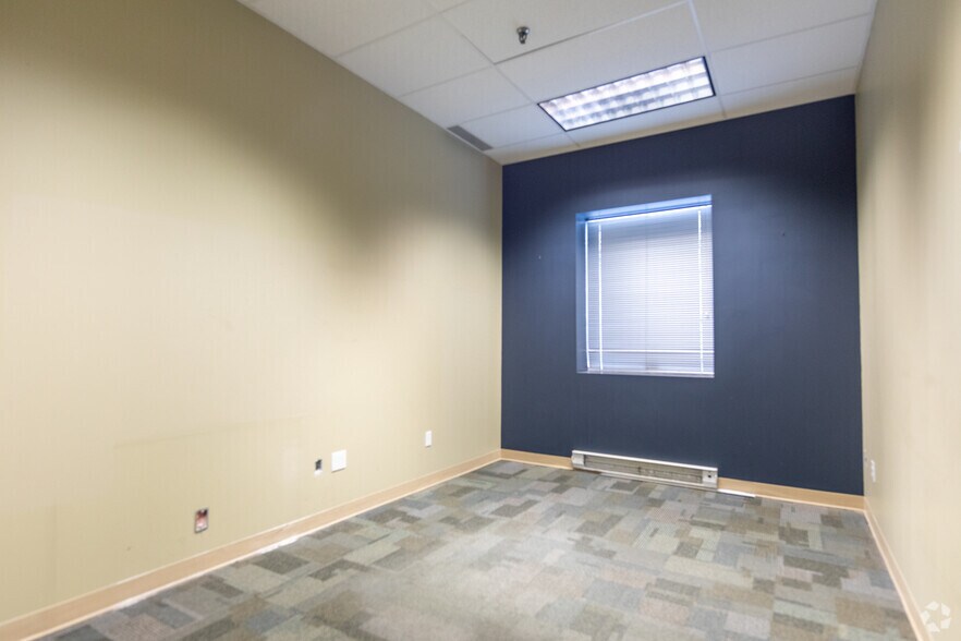 More Photos Of 1615 Dundas St E, Whitby General Retail For Lease