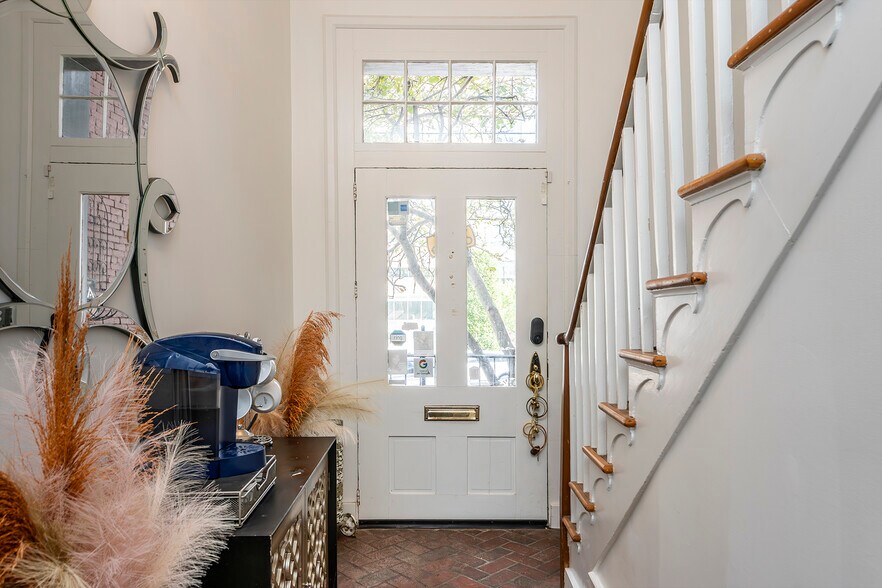 More Photos Of 302 W High St, Lexington Office Residential For Sale