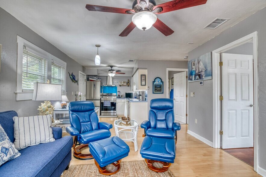 More Photos Of 304 15th St W, Bradenton Specialty For Sale