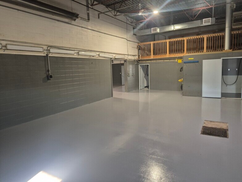 More Photos Of 8101 102 Ave, Peace River Warehouse For Lease