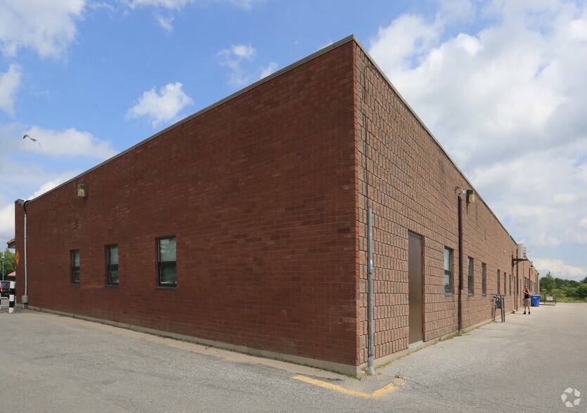 More Photos Of 210 Memorial Ave, Orillia General Retail For Sale