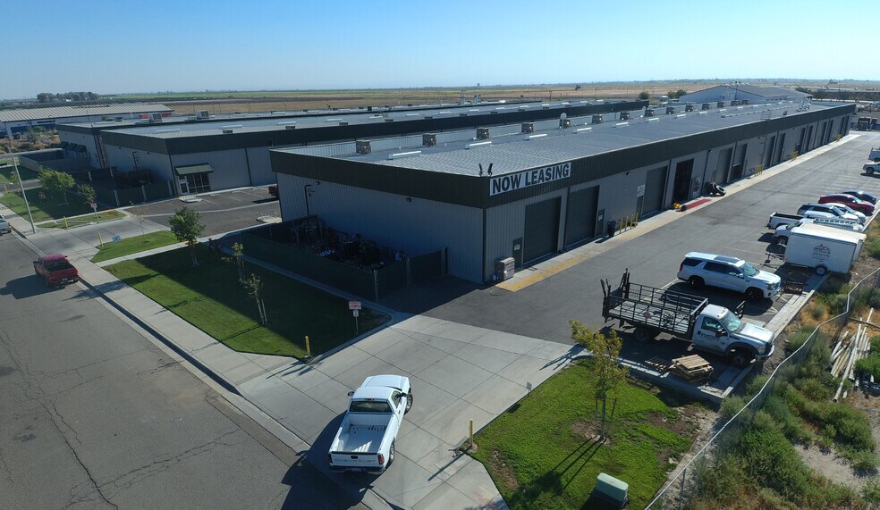 More Photos Of 1500 Enterprise Dr, Lemoore Warehouse For Lease