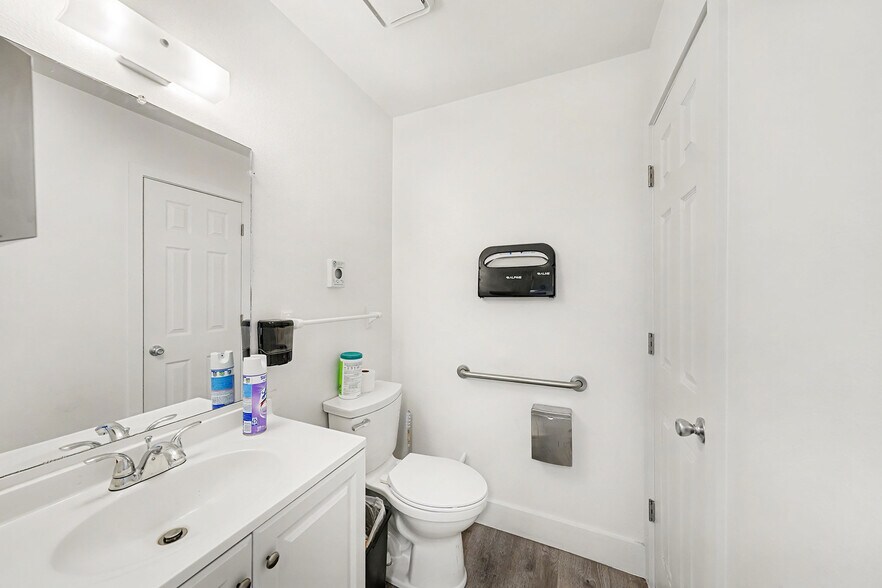 More Photos Of 420 15th St, Greeley Service For Sale