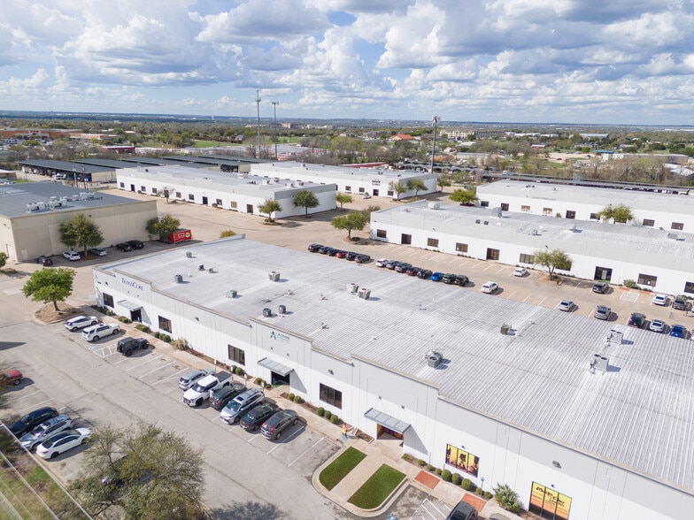 More Photos Of 3912 Gattis School Rd, Round Rock Warehouse For Lease