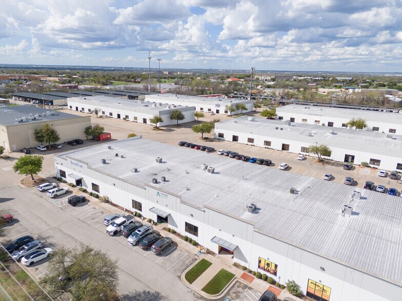 More Photos Of 3916 Gattis School Rd, Round Rock Unknown For Lease