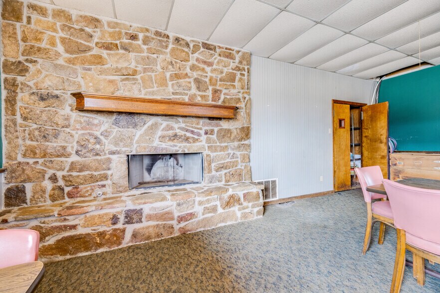 More Photos Of 103 Interstate 40, Shamrock Restaurant For Sale