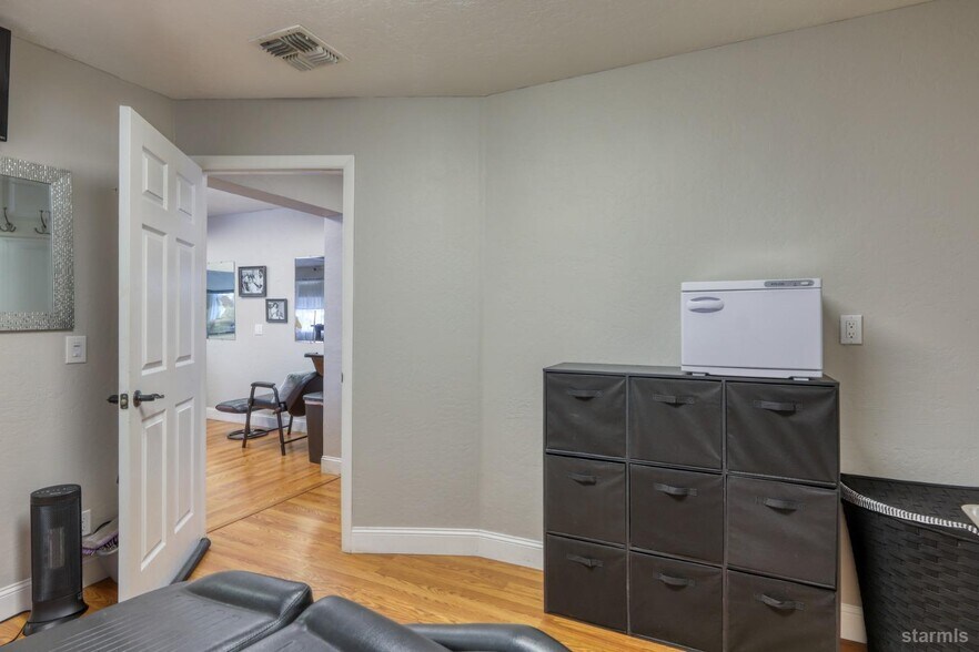 More Photos Of 3816 Pioneer Trl, South Lake Tahoe Office For Sale