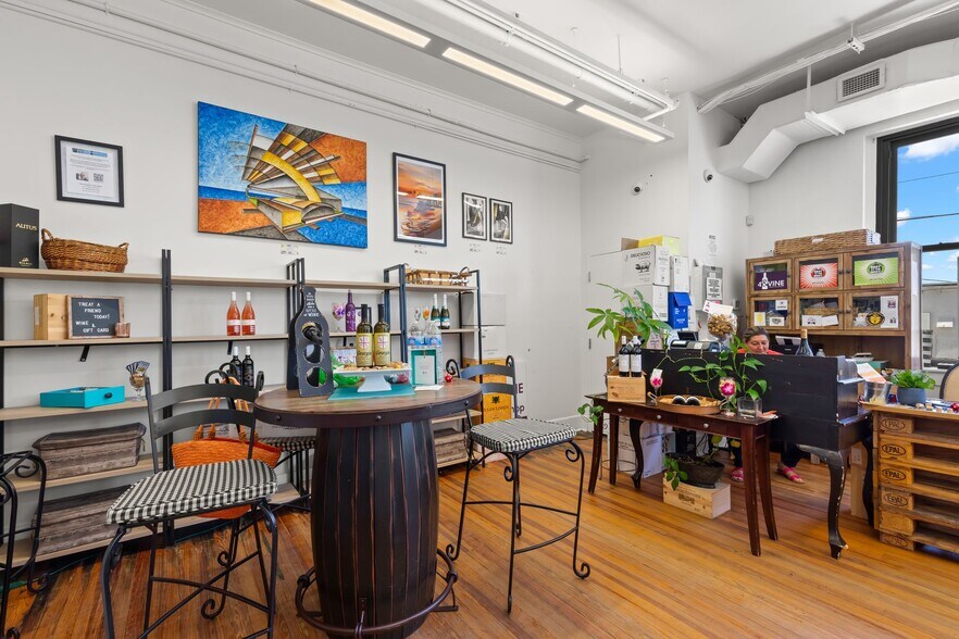 More Photos Of 327 11th Ave N, Saint Petersburg Office For Lease