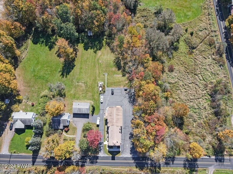 More Photos Of 186 Ledgedale Rd, Lake Ariel Apartments For Sale