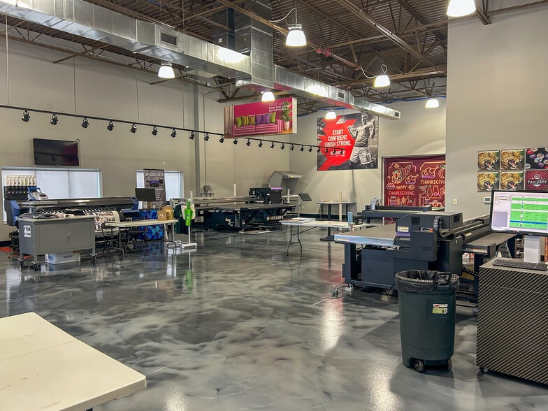 More Photos Of 4700 W Ryan Rd, Franklin General Retail For Sale